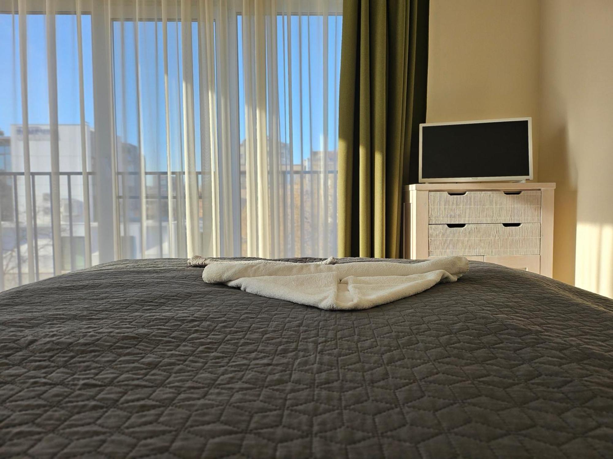 Apartamento Downтown - Free Parking Varna Exterior foto